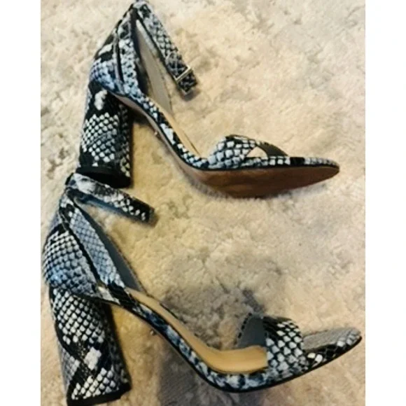 Gianni Bini Linyanne Snake Print Ankle Strap Block Heel Sandals Women's‎ 6.5M - Picture 7 of 8